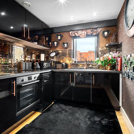 Luxury 1 Bed Flat With Parking 11K - Top Rated - Netflix - Wifi - 70 Inch Smart Tv - Birmingham City Centre - Tv In Bedroom - Top Rated Kültér fotó
