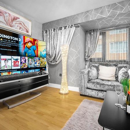 Luxury 1 Bed Flat With Parking 11K - Top Rated - Netflix - Wifi - 70 Inch Smart Tv - Birmingham City Centre - Tv In Bedroom - Top Rated Kültér fotó