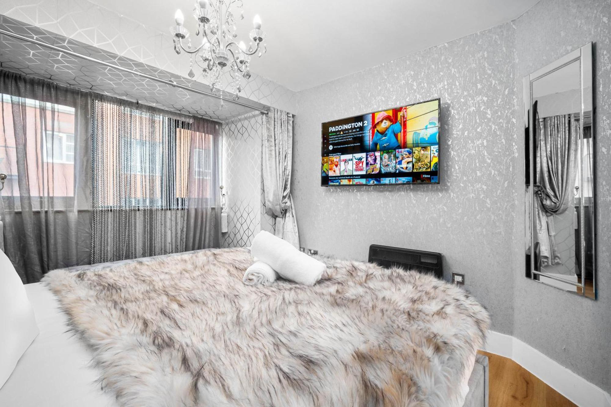 Luxury 1 Bed Flat With Parking 11K - Top Rated - Netflix - Wifi - 70 Inch Smart Tv - Birmingham City Centre - Tv In Bedroom - Top Rated Kültér fotó
