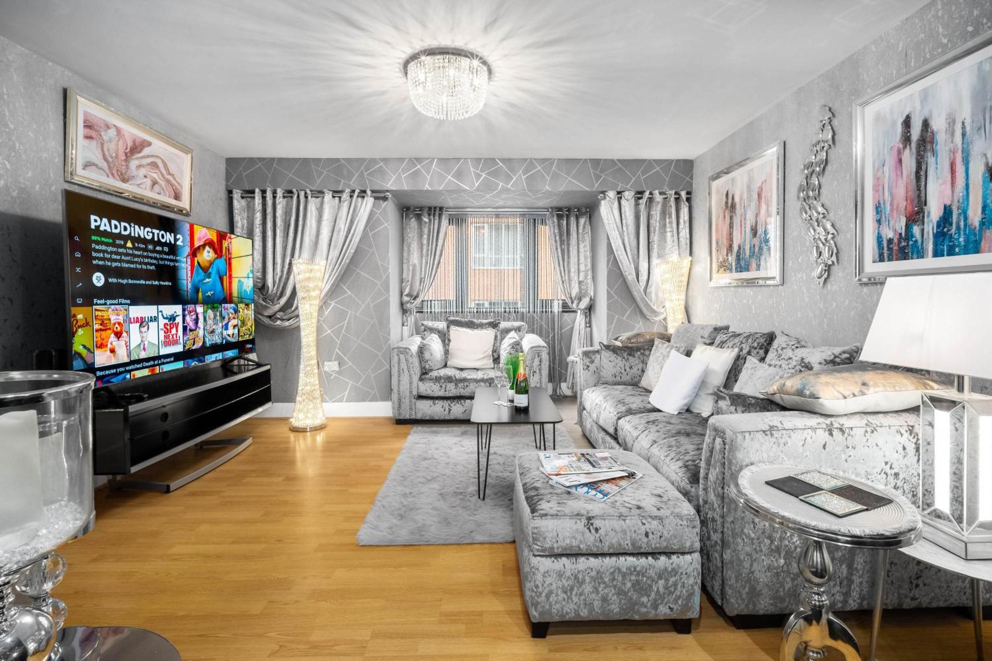 Luxury 1 Bed Flat With Parking 11K - Top Rated - Netflix - Wifi - 70 Inch Smart Tv - Birmingham City Centre - Tv In Bedroom - Top Rated Kültér fotó