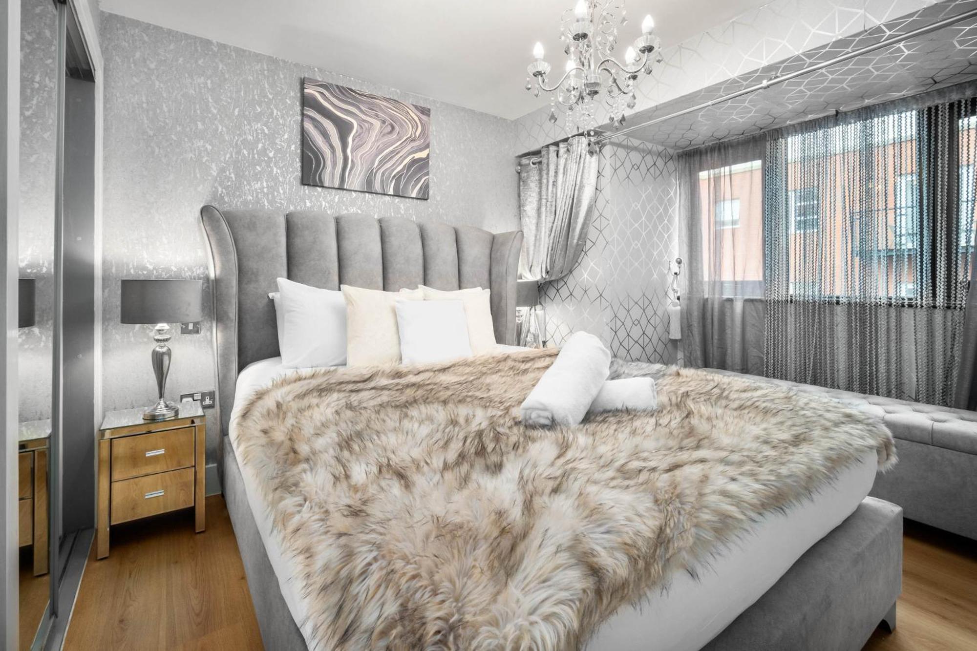 Luxury 1 Bed Flat With Parking 11K - Top Rated - Netflix - Wifi - 70 Inch Smart Tv - Birmingham City Centre - Tv In Bedroom - Top Rated Kültér fotó
