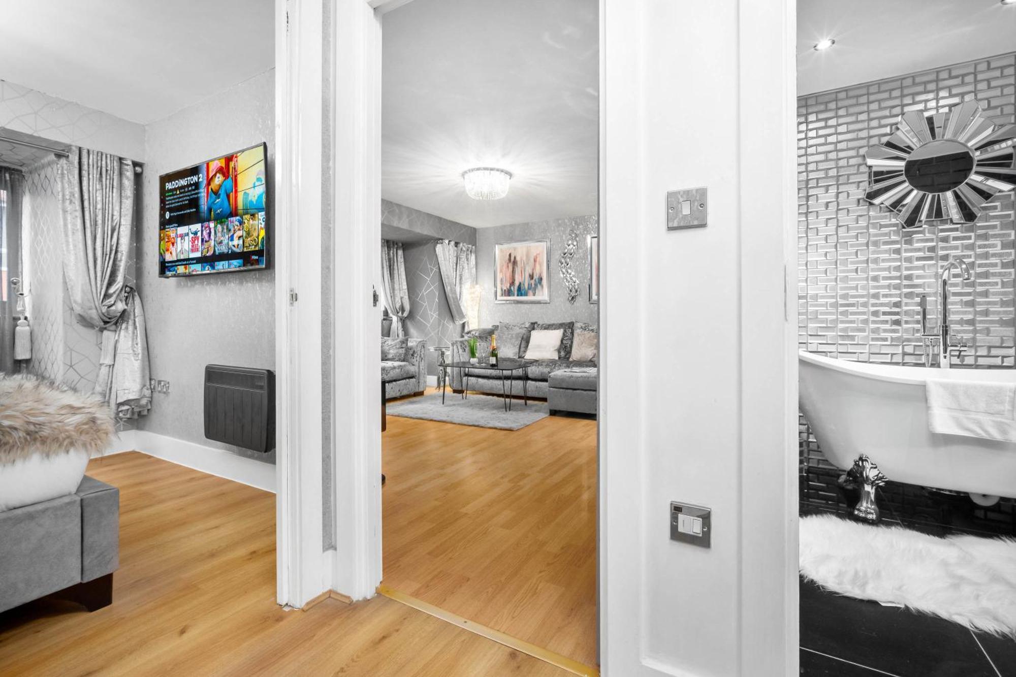 Luxury 1 Bed Flat With Parking 11K - Top Rated - Netflix - Wifi - 70 Inch Smart Tv - Birmingham City Centre - Tv In Bedroom - Top Rated Kültér fotó